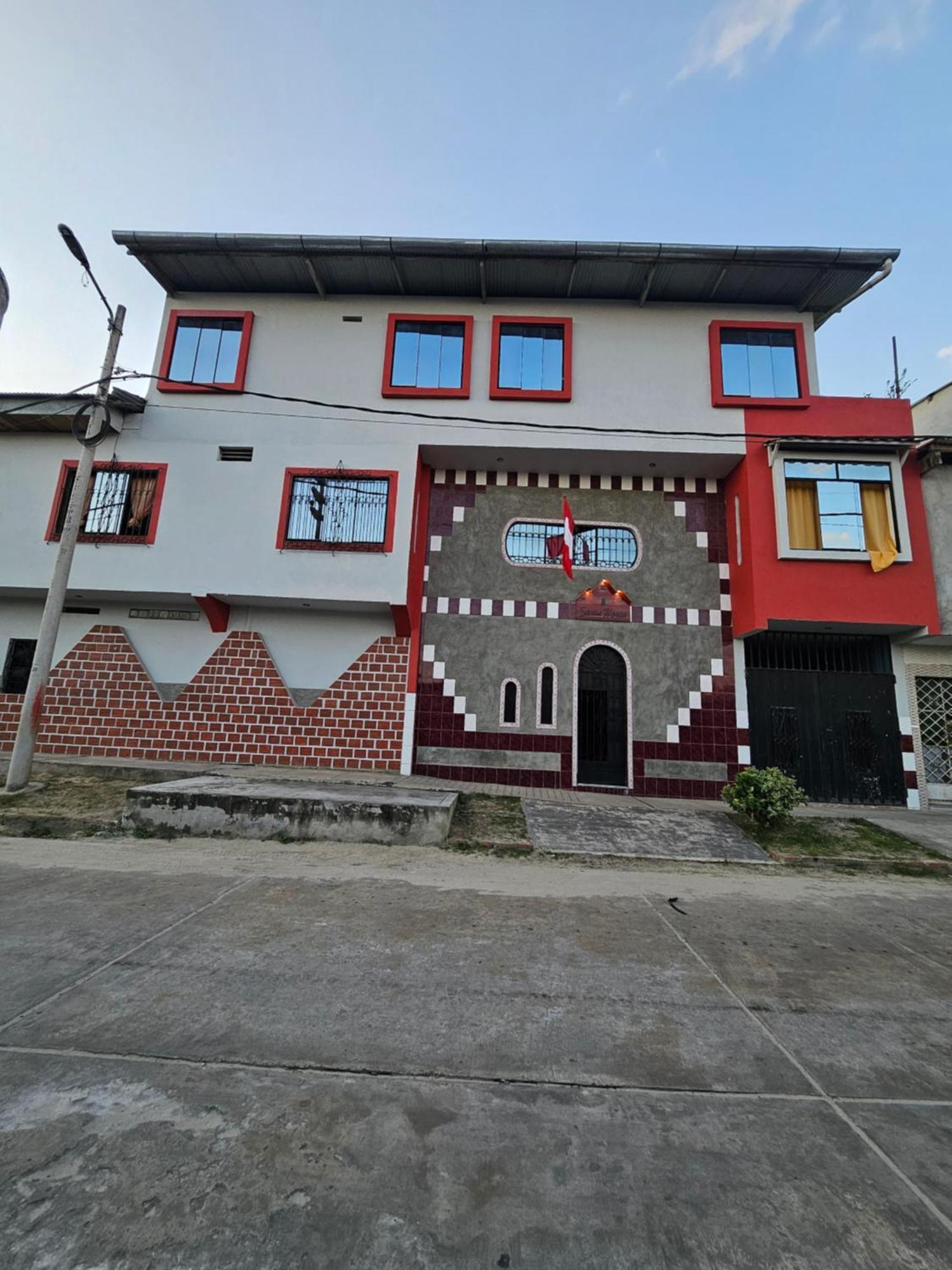 Sarisa House Hotel Iquitos Exterior photo