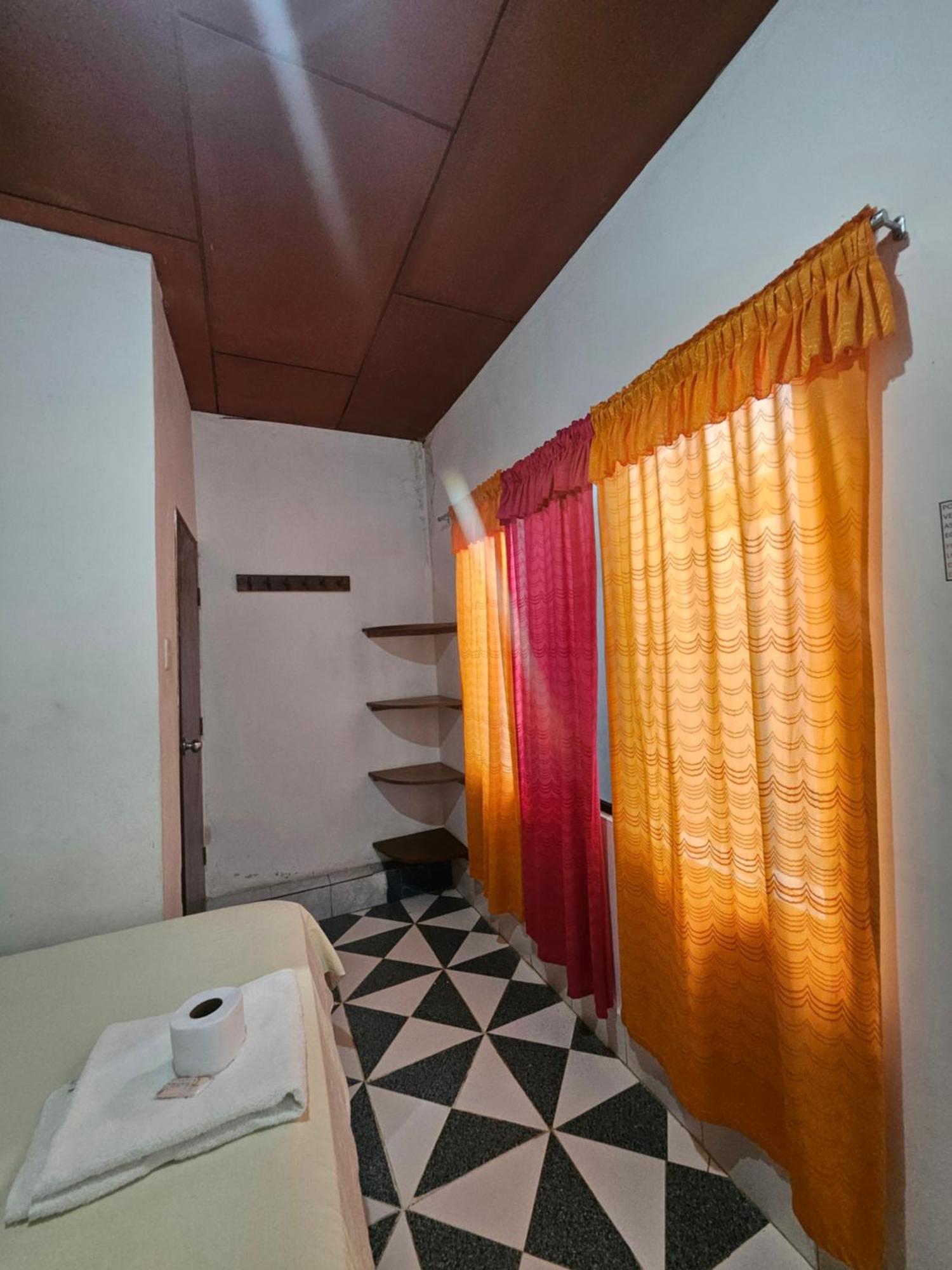Sarisa House Hotel Iquitos Exterior photo
