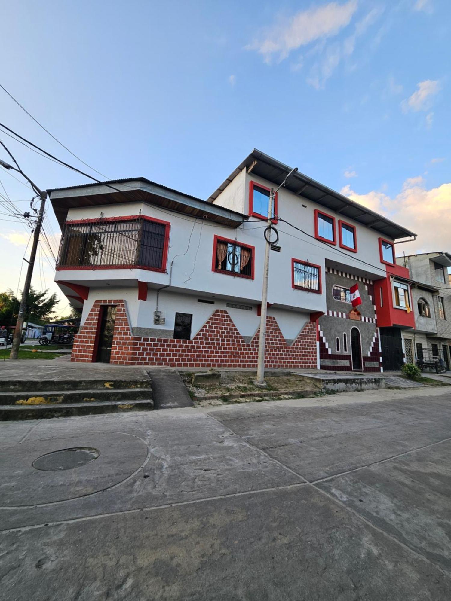 Sarisa House Hotel Iquitos Exterior photo