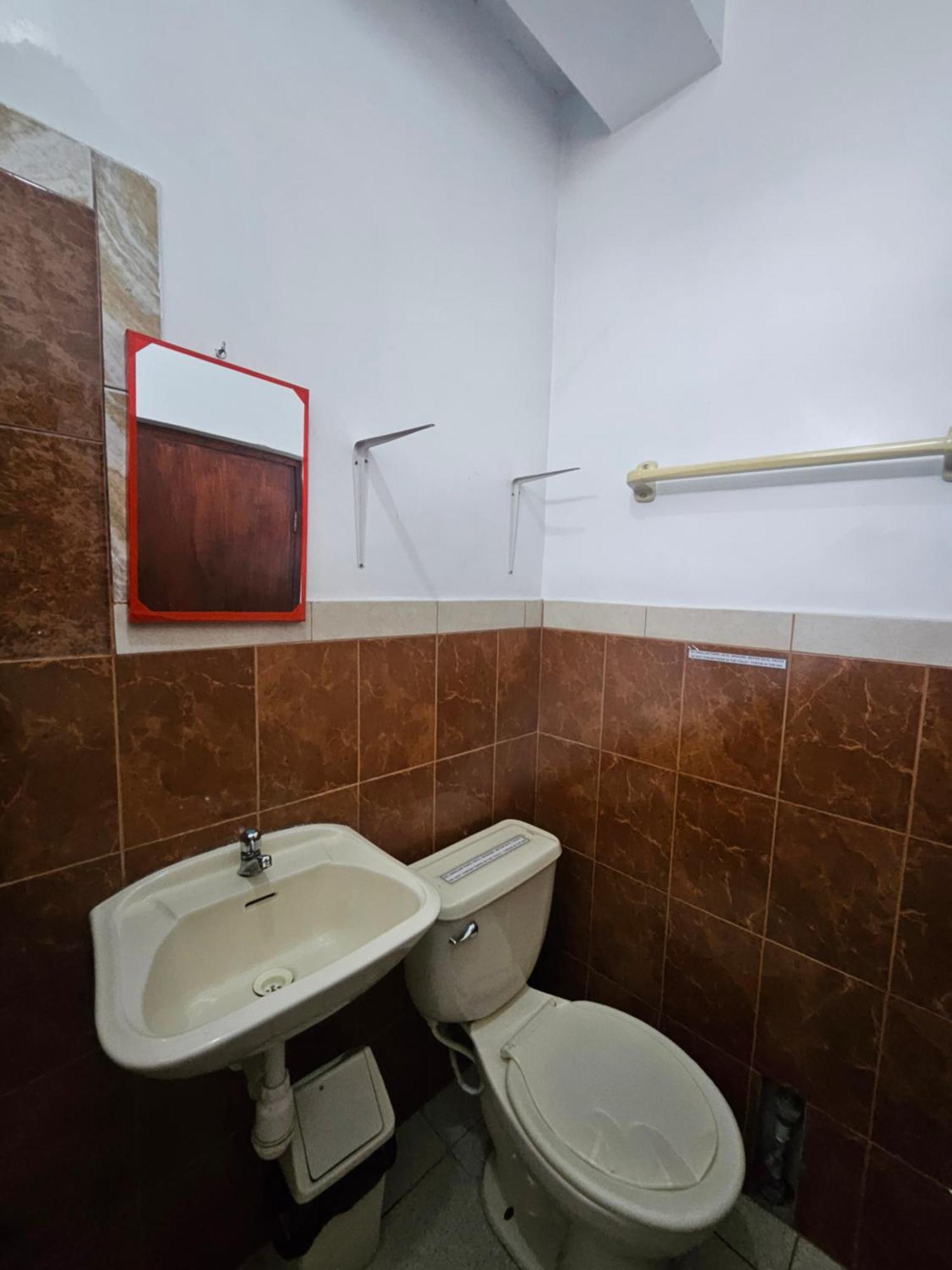 Sarisa House Hotel Iquitos Exterior photo